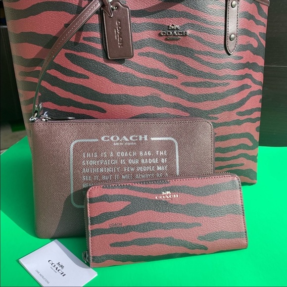 Coach Tiger Reversible City Leather Tote Set - Picture 5 of 7
